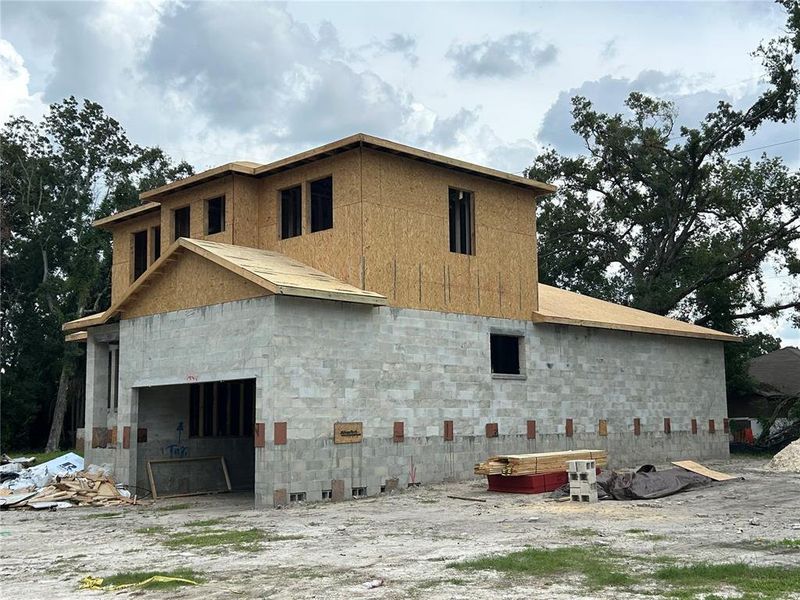 Image 6 of a home in . Image 6 of a home in .