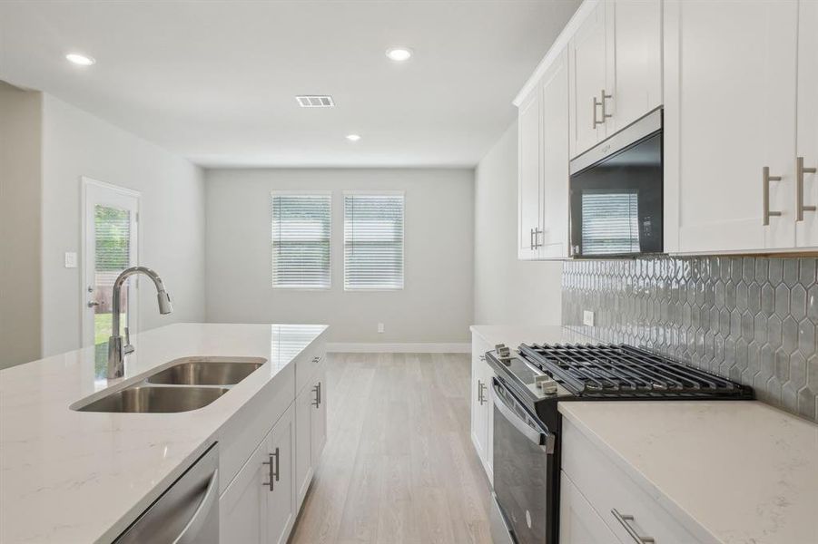 Photo is not of the actual home, but is an inspirational photo of builder’s model home and may depict options, furnishings, and/or decorator features that are not included. Photo is not of the actual home, but is an inspirational photo of builder’s model home and may depict options, furnishings, and/or decorator features that are not included.