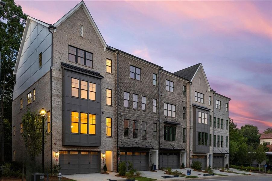 Condo located in Atlanta, GA showcasing its design and architecture (Image 3). Condo located in Atlanta, GA showcasing its design and architecture (Image 3).