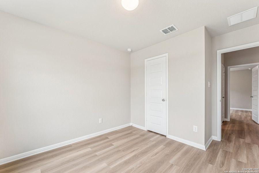 Spacious, unfurnished interior of a new home in Mesquite Ridge, San Antonio (Image 15). Spacious, unfurnished interior of a new home in Mesquite Ridge, San Antonio (Image 15).