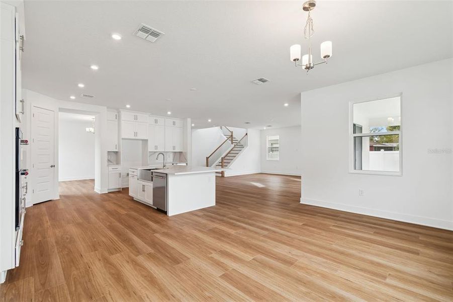 Spacious, unfurnished interior of a new home in , Tampa (Image 38).
