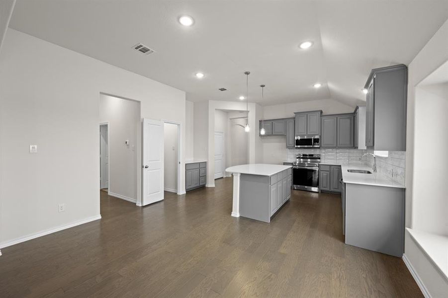 4541 Lyre Leaf- Dining (2)