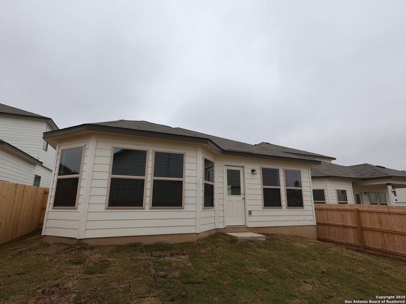 Exterior details and patio area of a home in Paloma Park, Converse (Image 4).