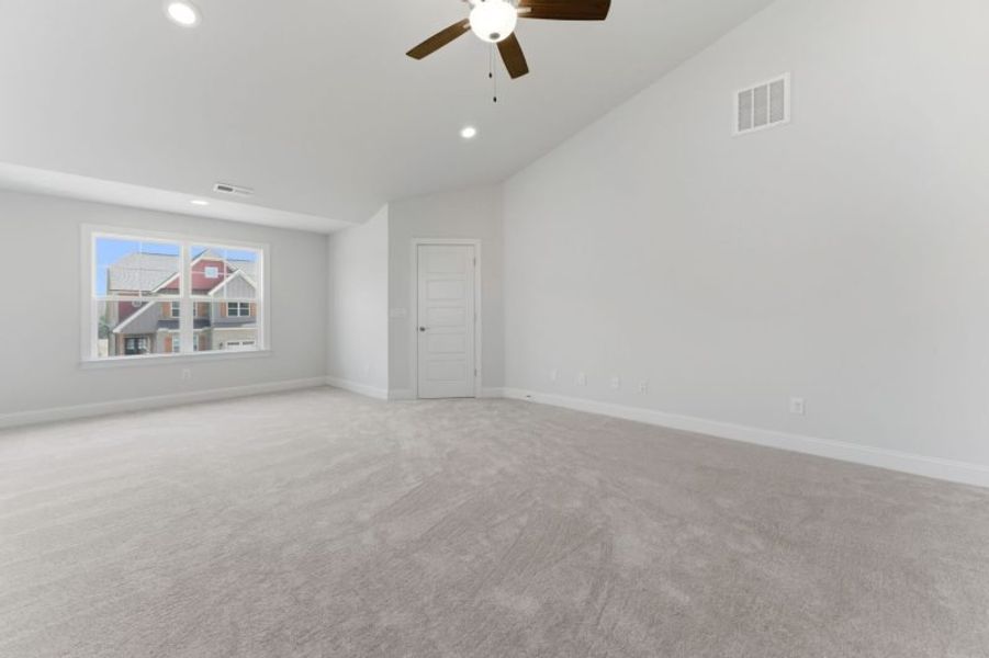 Representative unfurnished interior of a home built from the Fairfield Lux by Keystone Homes NC in Weybridge, Burlington (Image 88).