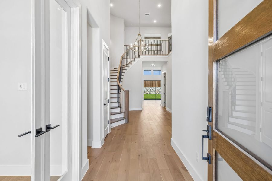 Spacious, unfurnished interior of a new home in StarView, Prosper (Image 20). Spacious, unfurnished interior of a new home in StarView, Prosper (Image 20).