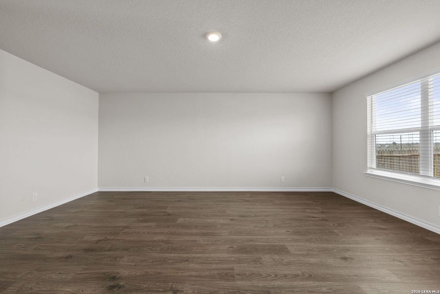 Spacious, unfurnished interior of a new home in Stonehill, San Antonio (Image 21).