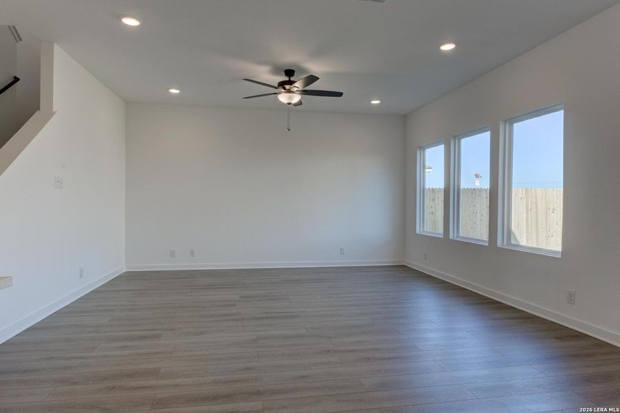 Spacious, unfurnished interior of a new home in Nopal Valley, San Antonio (Image 23).