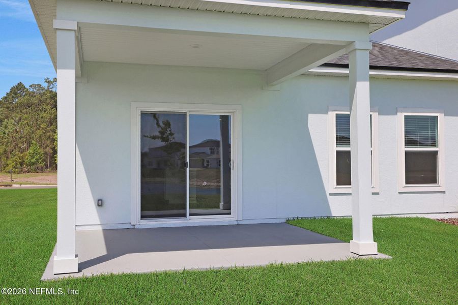 Exterior details and patio area of a home in Diamond Springs, Jacksonville (Image 3).
