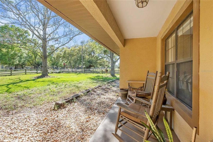 Exterior details and patio area of a home in , Dade City (Image 3).