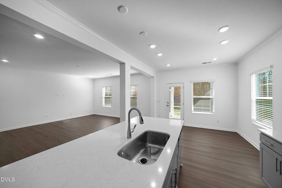 SUN_SherriDowns_Pic_Tessa-19