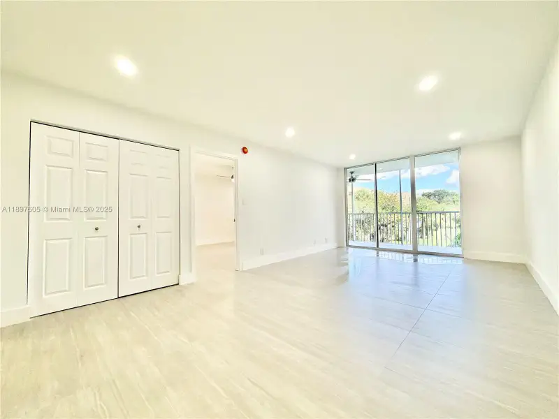 Spacious, unfurnished interior of a new home in , Lauderdale Lakes (Image 30).