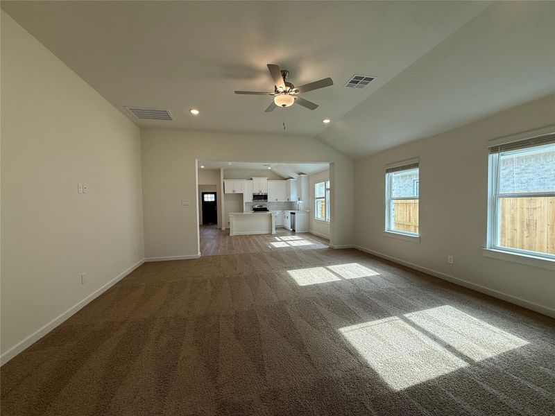 Spacious, unfurnished interior of a new home in Ashland, Angleton (Image 16).