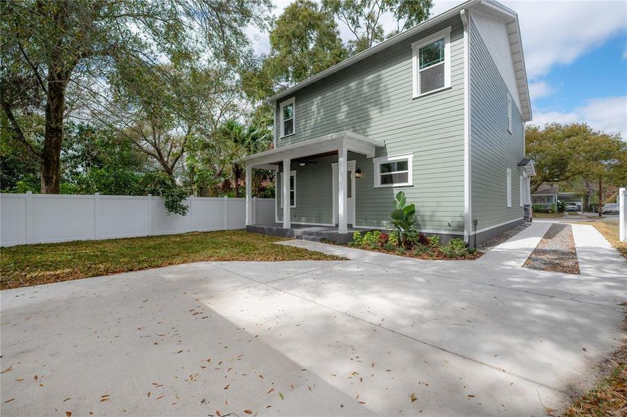 Exterior details and patio area of a home in , Tampa (Image 28).