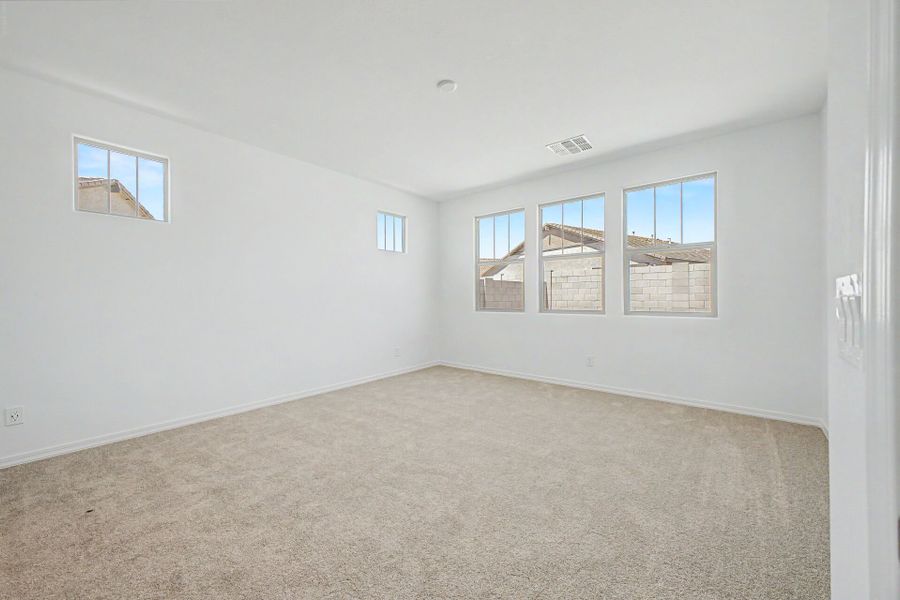 Spacious, unfurnished interior of a new home in Las Ventanas, Goodyear (Image 13).