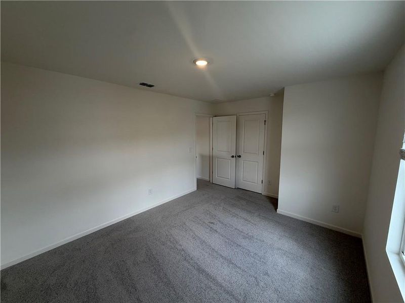 Spacious, unfurnished interior of a new home in Mt. Tabor Ridge, Dallas (Image 20).