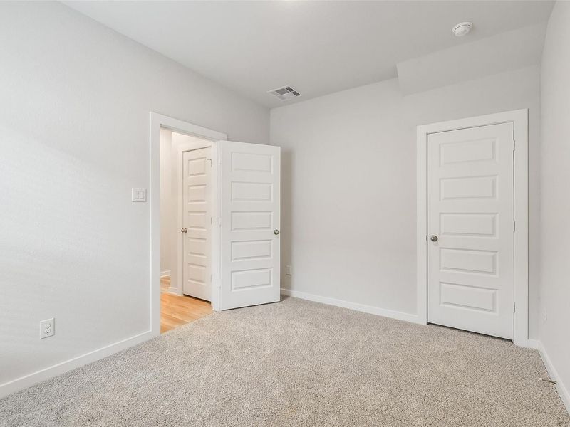 Spacious, unfurnished interior of a new home in Caney Creek Place, Conroe (Image 43).