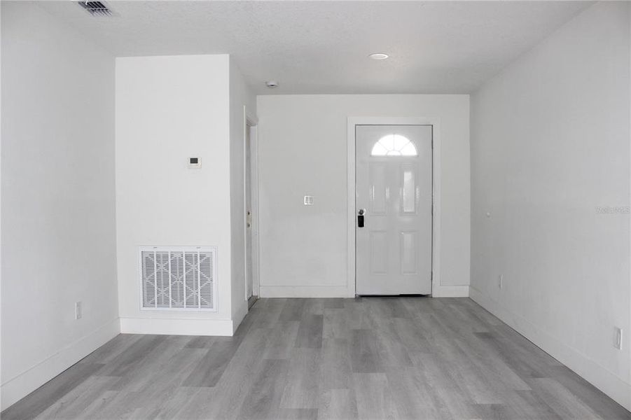 Spacious, unfurnished interior of a new home in , Spring Hill (Image 27).