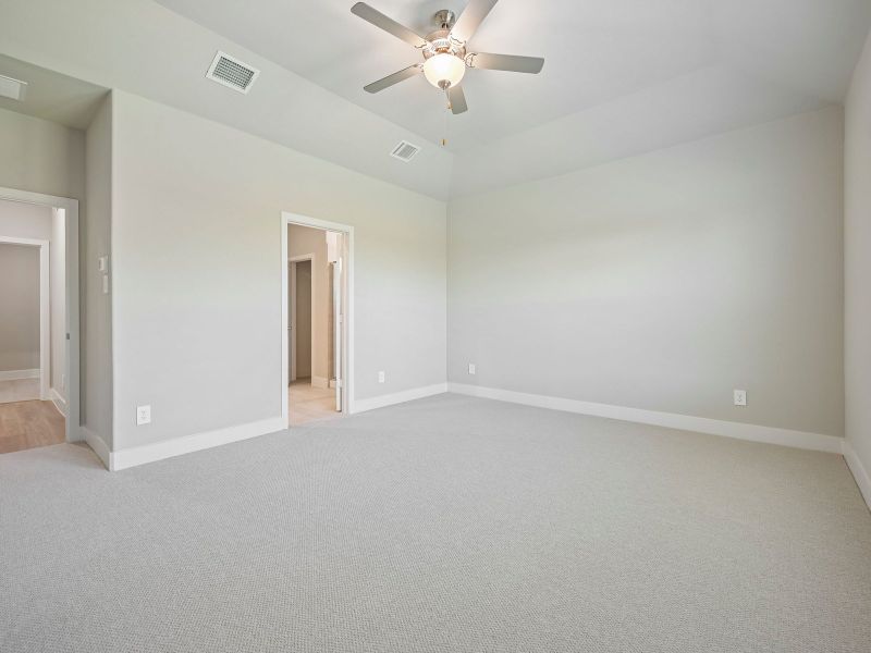 Spacious, unfurnished interior of a new home in Lakehaven - Premier Series, Farmersville (Image 20).