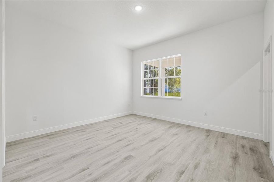 Spacious, unfurnished interior of a new home in , Ocala (Image 35).