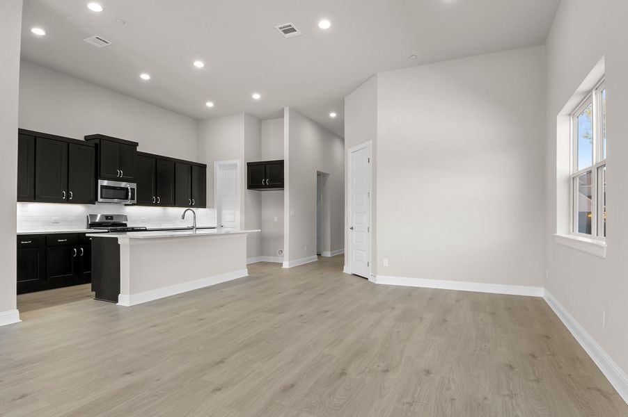 Spacious, unfurnished interior of a new home in Cross Creek, Cedar Park (Image 22).