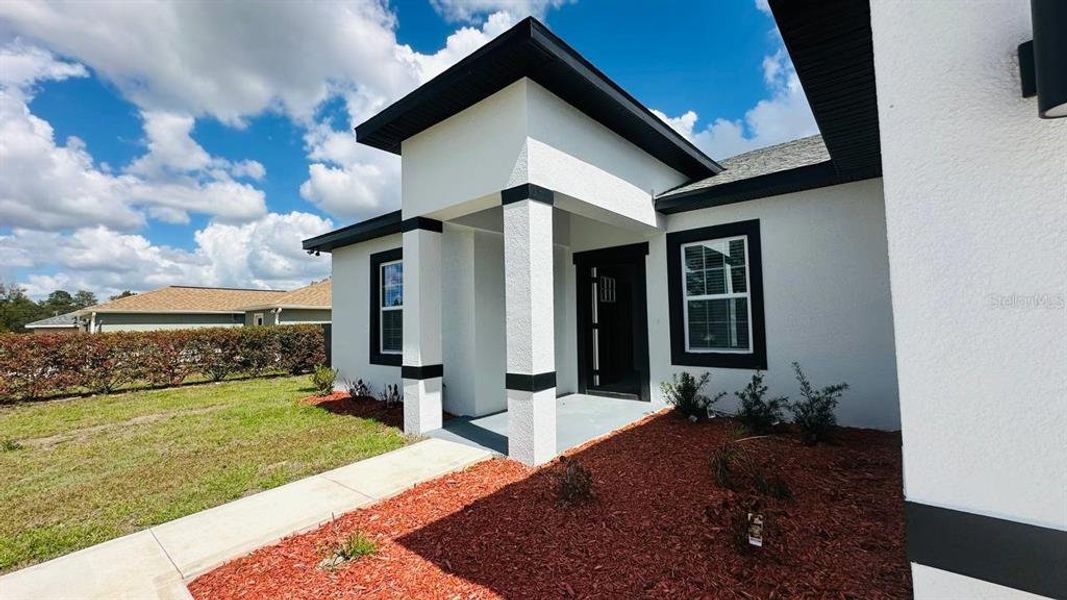 Exterior details and patio area of a home in , Ocala (Image 3).