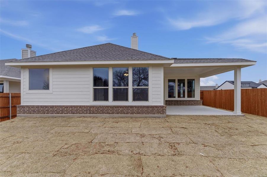 Exterior details and patio area of a home in Covenant Park, Springtown (Image 4).
