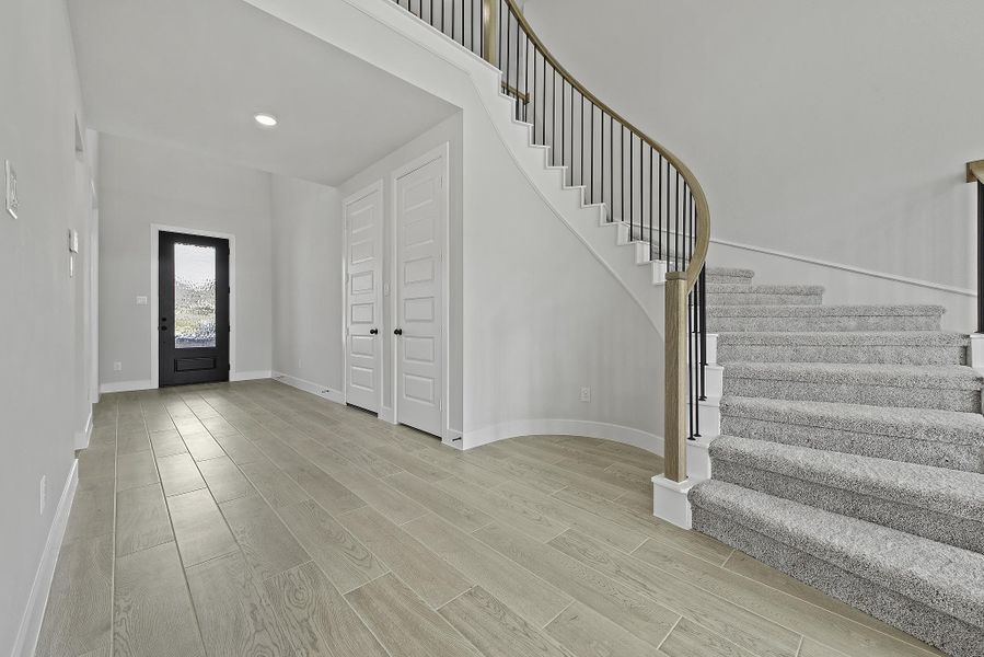 Spacious, unfurnished interior of a new home in The Trails, New Caney (Image 16).