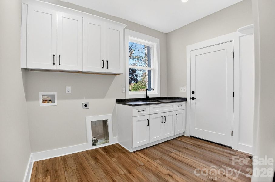 Laundry Room/Mud Room Laundry Room/Mud Room