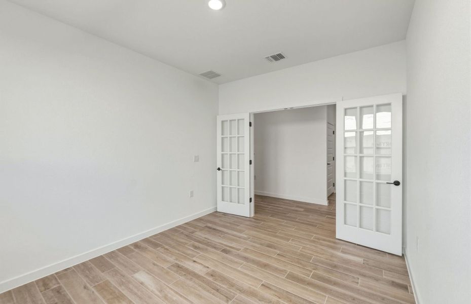 Spacious, unfurnished interior of a new home in Sun City Texas, Georgetown (Image 37).