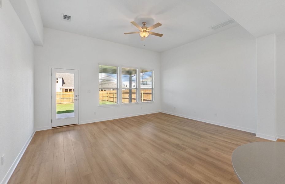 Spacious, unfurnished interior of a new home in Santa Rita Ranch, Liberty Hill (Image 35). Spacious, unfurnished interior of a new home in Santa Rita Ranch, Liberty Hill (Image 35).