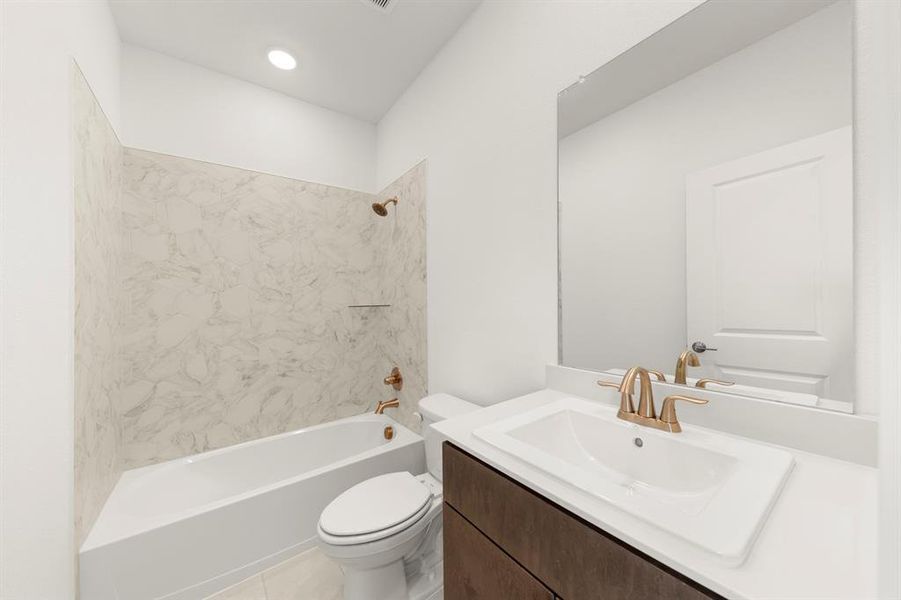 17. 1141 Amaryllis - 2ND Bath