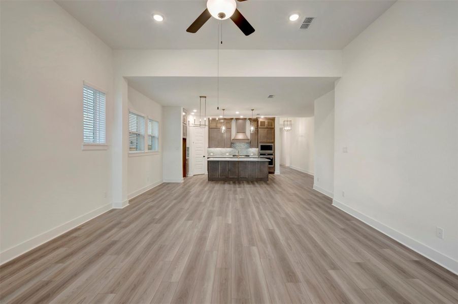 Spacious, unfurnished interior of a new home in Elyson 45', Katy (Image 26).