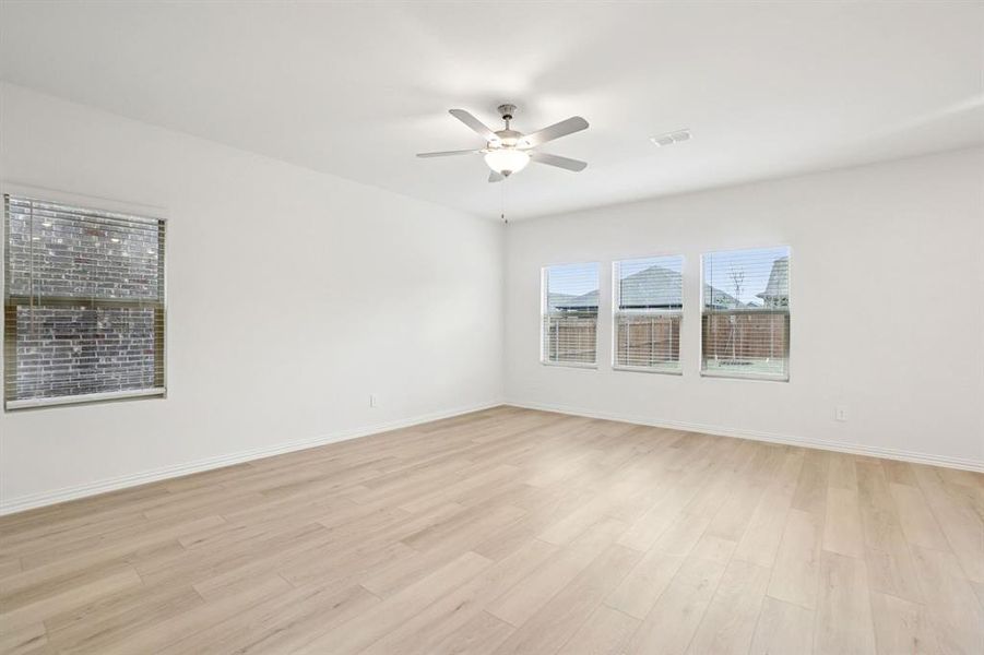 Photo is not of the actual home, but is an inspirational photo of builder’s model home and may depict options, furnishings, and/or decorator features that are not included. Photo is not of the actual home, but is an inspirational photo of builder’s model home and may depict options, furnishings, and/or decorator features that are not included.