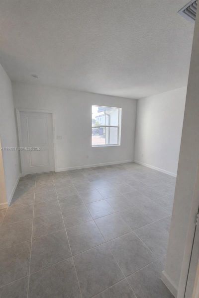 Spacious, unfurnished interior of a new home in , Homestead (Image 6).