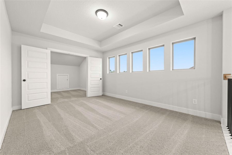 Representative image. Features, selections and colors may vary. Representative image. Features, selections and colors may vary.