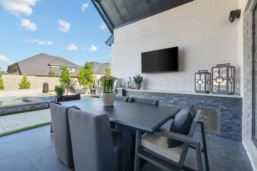 Exterior details and patio area of a home in , Argyle (Image 22).