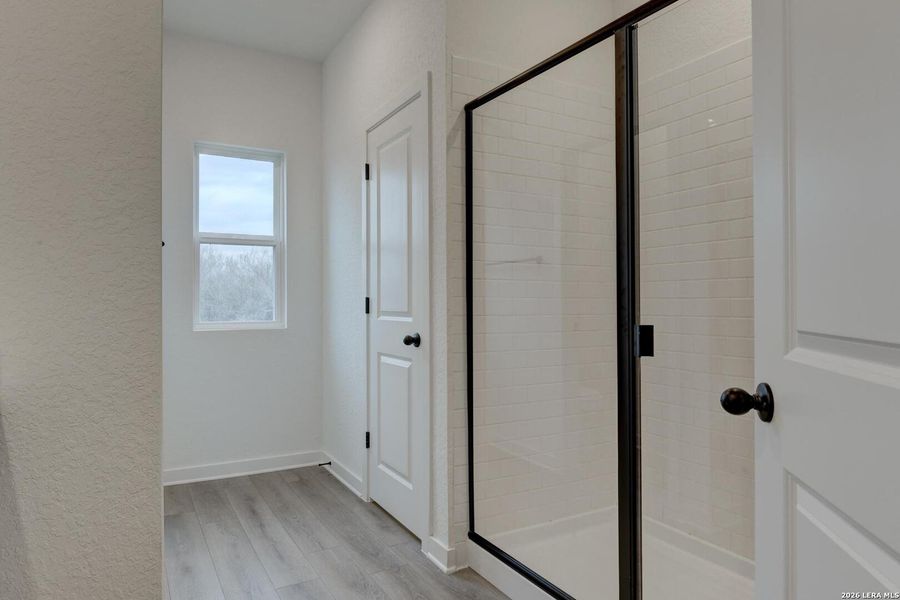 Spacious, unfurnished interior of a new home in Hennersby Hollow, San Antonio (Image 13). Spacious, unfurnished interior of a new home in Hennersby Hollow, San Antonio (Image 13).