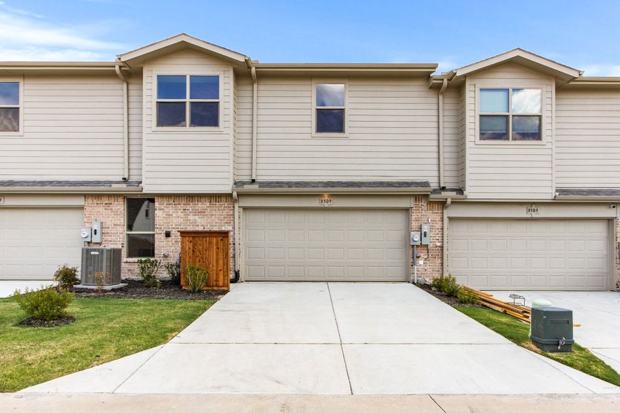 Front exterior of a new home in Cottonwood Creek, Rowlett, TX, highlighting curb appeal (Image 27).