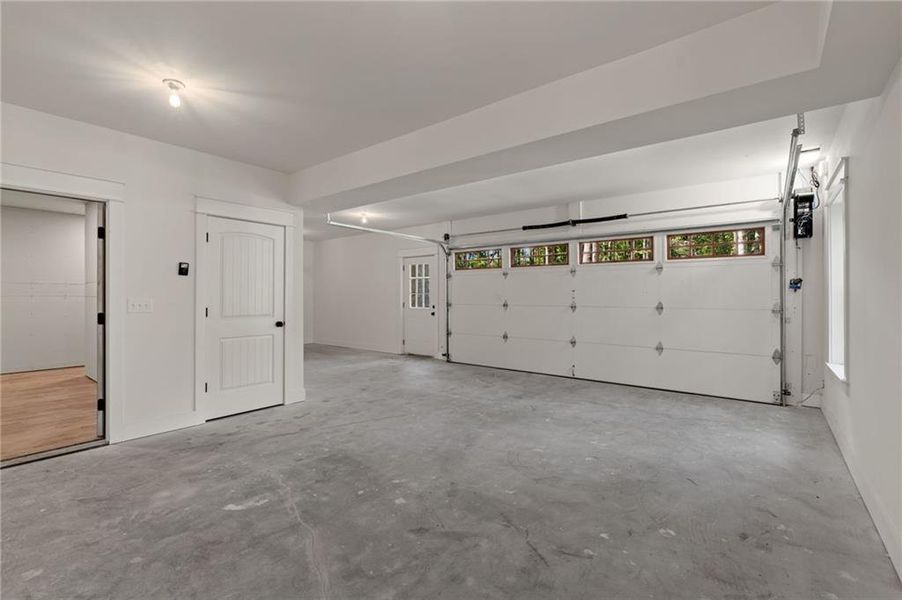 Spacious, unfurnished interior of a new home in , Dahlonega (Image 61).