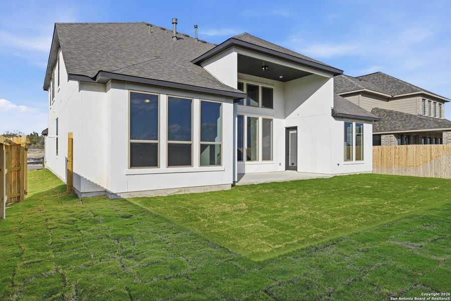 Exterior details and patio area of a home in Haby Hill 60s, San Antonio (Image 3).