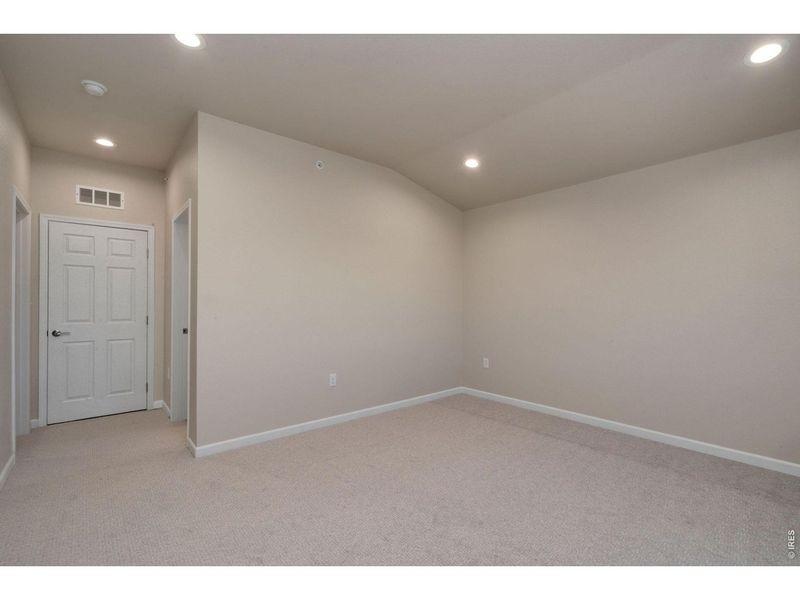 Spacious, unfurnished interior of a new home in , Denver (Image 22).