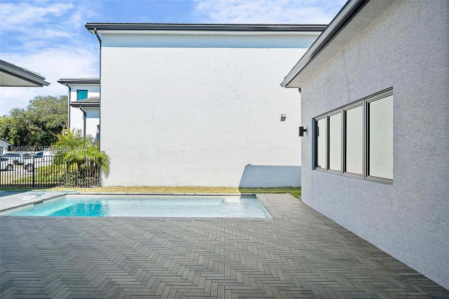 Exterior details and patio area of a home in , Hollywood (Image 30).