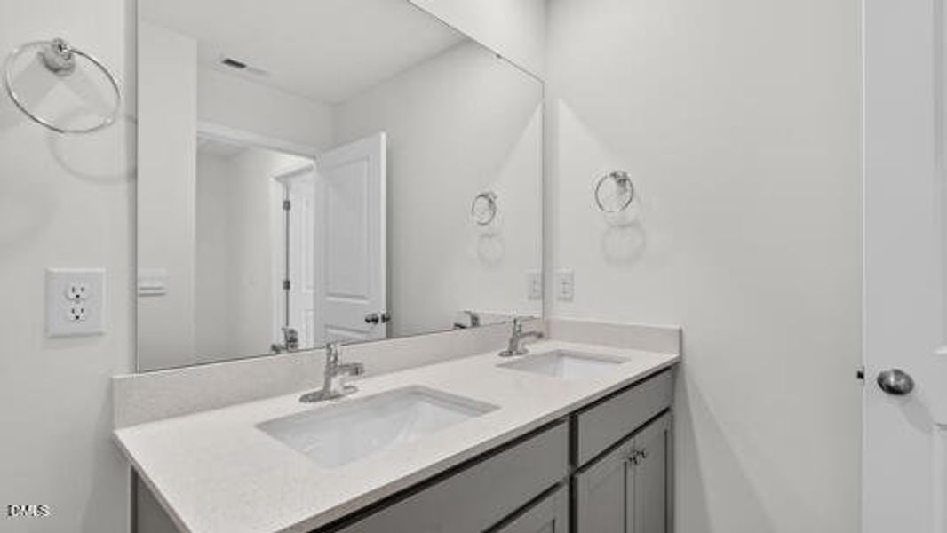 Lawson Glen_Belhaven B_16_Gray_SPEC-038 Lawson Glen_Belhaven B_16_Gray_SPEC-038