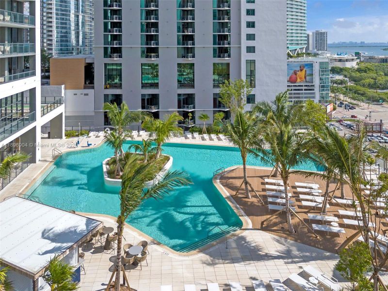 Condo located in Miami, FL showcasing its design and architecture (Image 24).