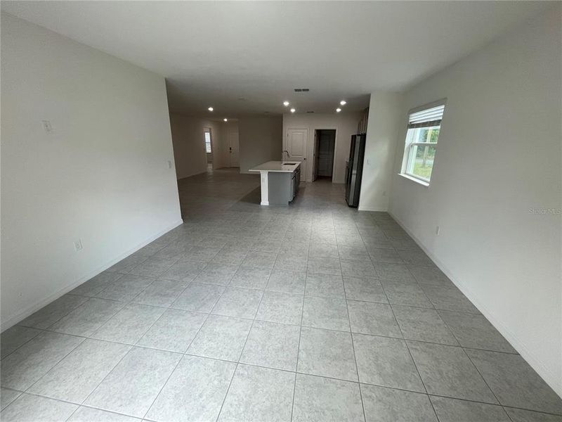 Spacious, unfurnished interior of a new home in Royal Highlands, Weeki Wachee (Image 25).