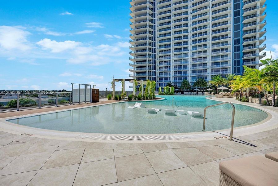 Condo located in West Palm Beach, FL showcasing its design and architecture (Image 32). Condo located in West Palm Beach, FL showcasing its design and architecture (Image 32).