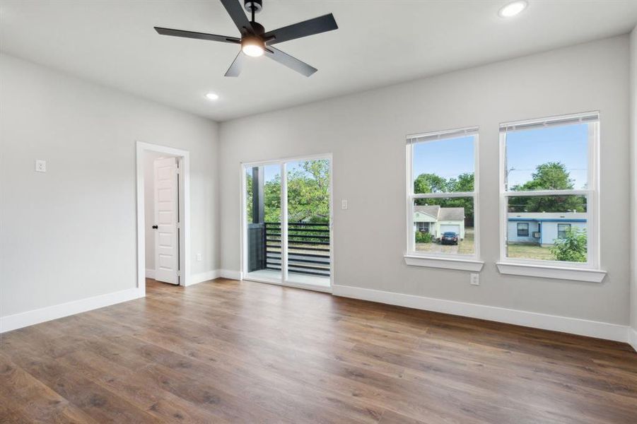 Unfurnished room featuring dark hardwood / wood-style flooring and ceiling fan