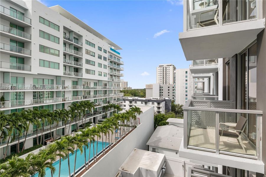 Condo located in Miami, FL showcasing its design and architecture (Image 22).