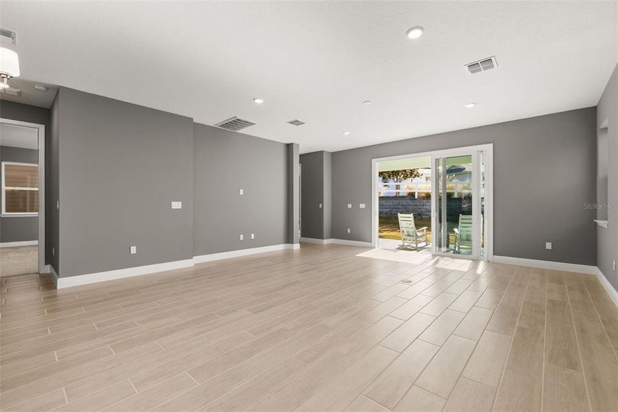 Spacious, unfurnished interior of a new home in Green Key Village, Lady Lake (Image 16).