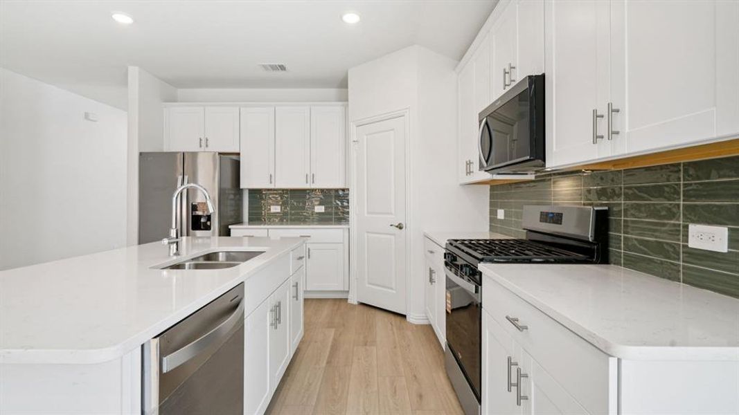 Photo is not of the actual home, but is an inspirational photo of builder’s model home and may depict options, furnishings, and/or decorator features that are not included. Photo is not of the actual home, but is an inspirational photo of builder’s model home and may depict options, furnishings, and/or decorator features that are not included.